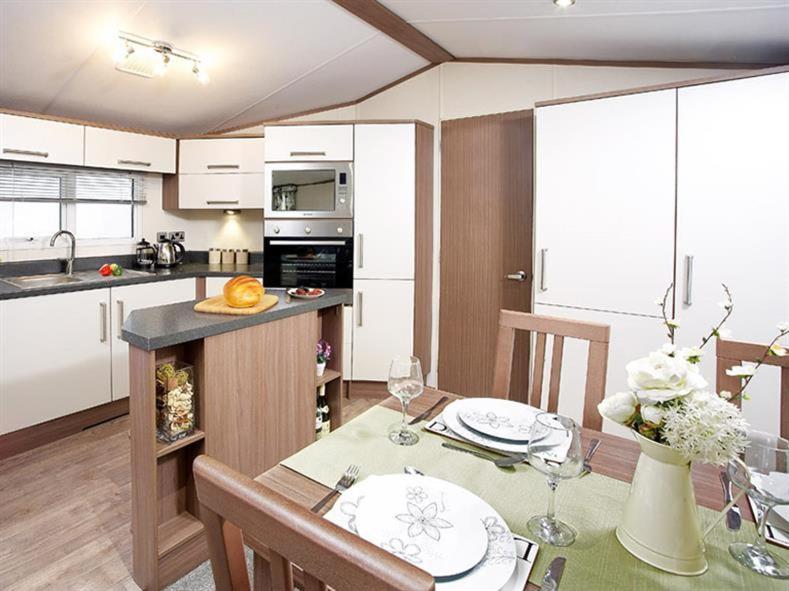 Family Breaks At Rockley Park With Prosecco And A Box Of Chocolates On Arrival Villa Poole Luaran gambar