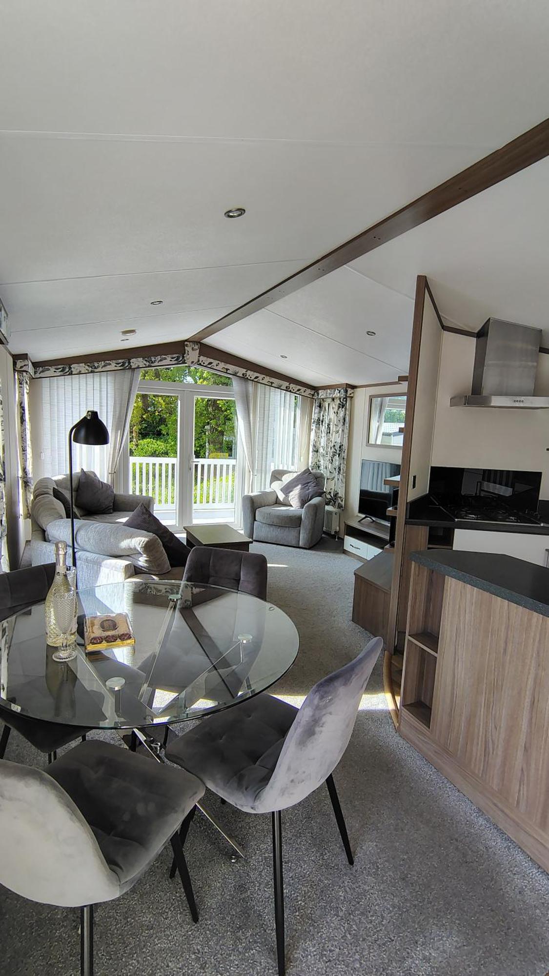 Family Breaks At Rockley Park With Prosecco And A Box Of Chocolates On Arrival Villa Poole Luaran gambar